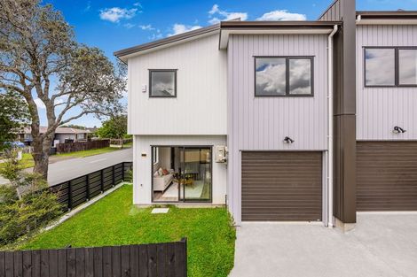 Photo of property in 13a John Walker Drive, Manurewa, Auckland, 2102