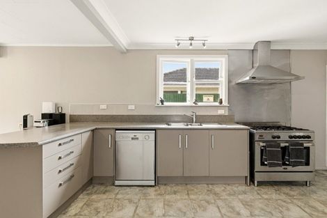 Photo of property in 31 Manuka Street, Castlecliff, Whanganui, 4501