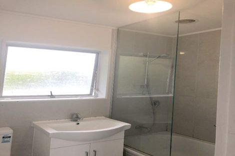 Photo of property in 112 Lynwood Road, New Lynn, Auckland, 0600