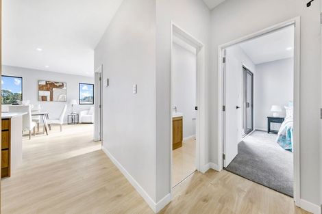 Photo of property in 63 Mcindoe Road, Kumeu, 0810