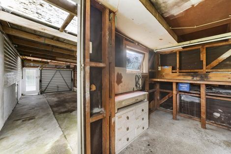 Photo of property in 4 Bracken Road, Newlands, Wellington, 6037