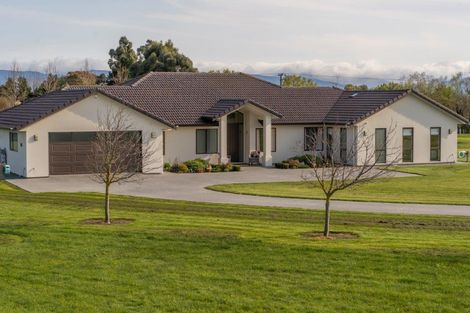 Photo of property in 6 Eagle Place, Martinborough, 5711