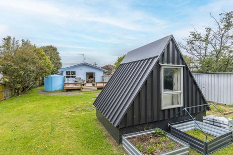 Photo of property in 19 Walton Road, Paraparaumu Beach, Paraparaumu, 5032