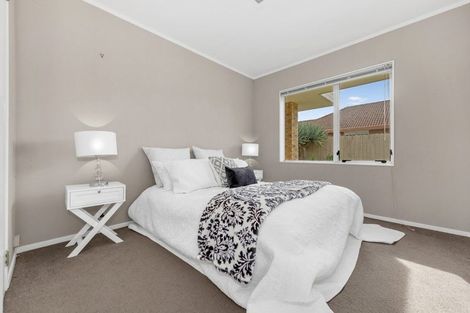 Photo of property in 58 Frank Nobilo Drive, Golflands, Auckland, 2013