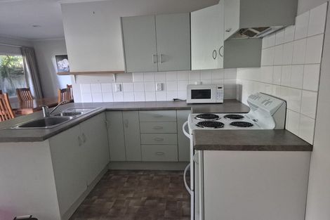 Photo of property in 2 Lexington Drive, Botany Downs, Auckland, 2010