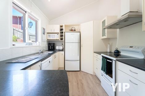 Photo of property in 18 Mandeville Crescent, Grenada Village, Wellington, 6037