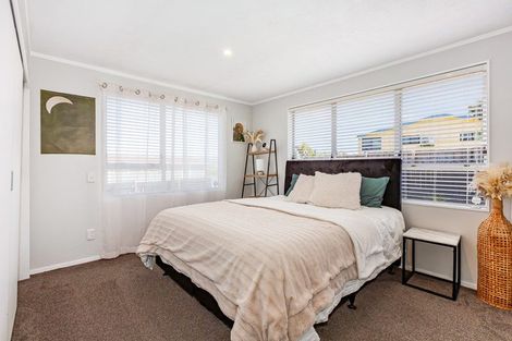 Photo of property in 41 Cleat Street, Whitby, Porirua, 5024