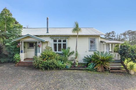 Photo of property in 2442 South Head Road, South Head, Helensville, 0874