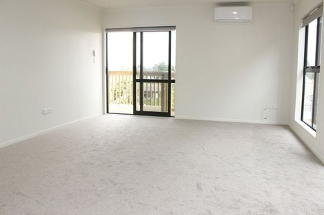 Photo of property in 90a Gossamer Drive, Pakuranga Heights, Auckland, 2010