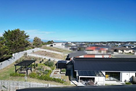 Photo of property in 17 Oxnam Place, Foxton Beach, Foxton, 4815