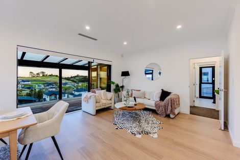 Photo of property in 39 Davey Crescent, Orewa, 0931