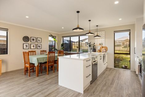 Photo of property in 60 Puhirake Crescent, Pyes Pa, Tauranga, 3112