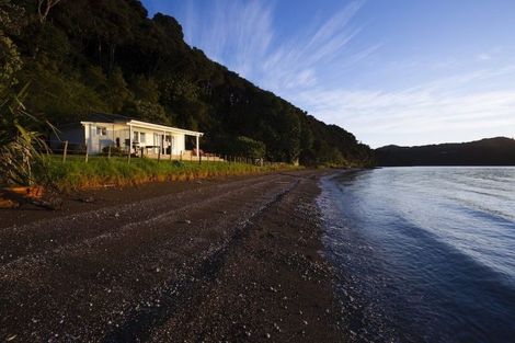 Photo of property in 59 Waimangu Road, Waiheke Island, 1971