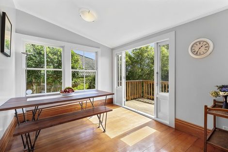 Photo of property in 129 Northland Road, Northland, Wellington, 6012