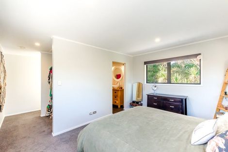 Photo of property in 48 Tutere Street, Waikanae Beach, Waikanae, 5036