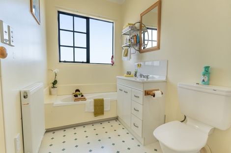 Photo of property in 7 Chastudon Place, Tawa, Wellington, 5028