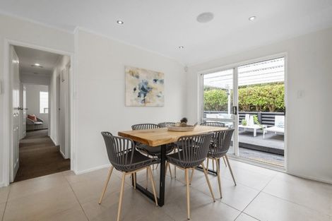 Photo of property in 92 Stapleford Crescent, Browns Bay, Auckland, 0630