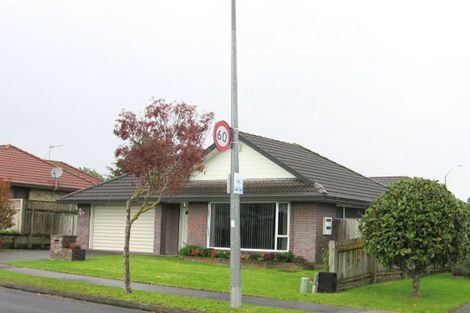 Photo of property in 4 Headcorn Place, Botany Downs, Auckland, 2010