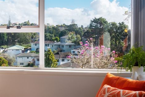 Photo of property in 1/14b Camrose Place, Glenfield, Auckland, 0629