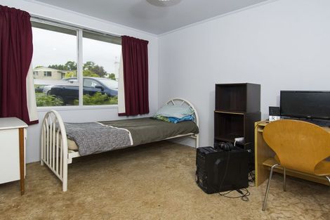 Photo of property in 2 Dingadee Street, Welcome Bay, Tauranga, 3112