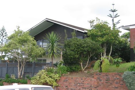 Photo of property in 3 De Val Drive, Titirangi, Auckland, 0604