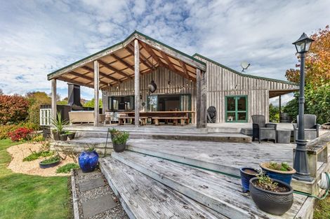 Photo of property in 389 Tararua Road, Levin, 5571