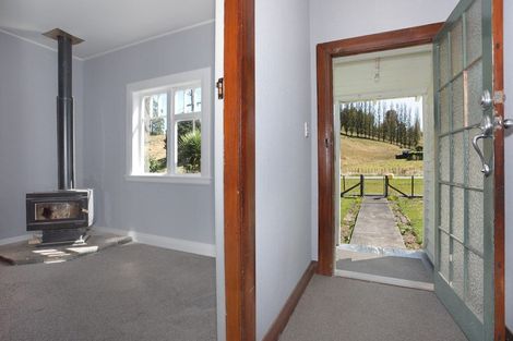 Photo of property in 38 Ongo Road, Hunterville, 4730