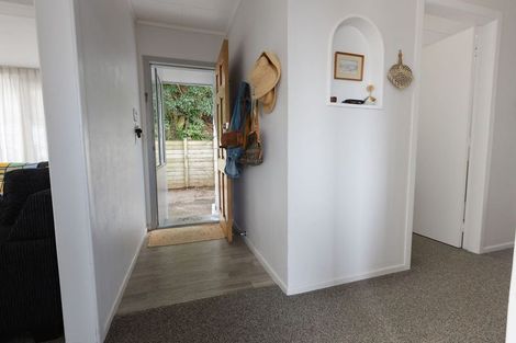 Photo of property in 5 Poharama Place, Marfell, New Plymouth, 4310