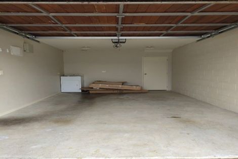 Photo of property in 25 Spalding Rise, Golflands, Auckland, 2013