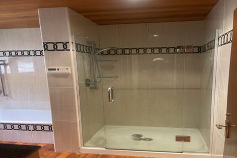 Photo of property in 71 Opanuku Road, Henderson Valley, Auckland, 0612