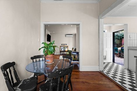 Photo of property in 9 Chaucer Road, Hospital Hill, Napier, 4110