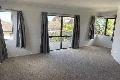 Photo of property in 15 Andover Way, Goodwood Heights, Auckland, 2105