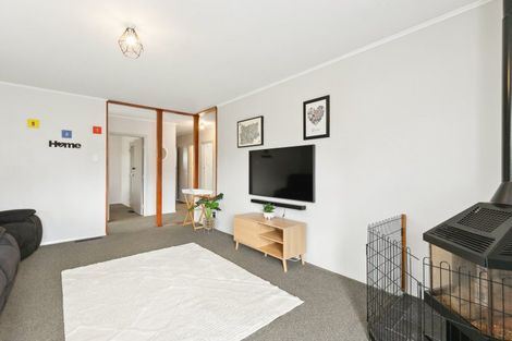 Photo of property in 45 Victory Crescent, Tawa, Wellington, 5028