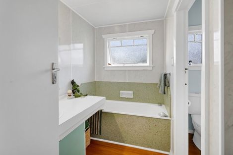 Photo of property in 11 Miranda Street, Stratford, 4332