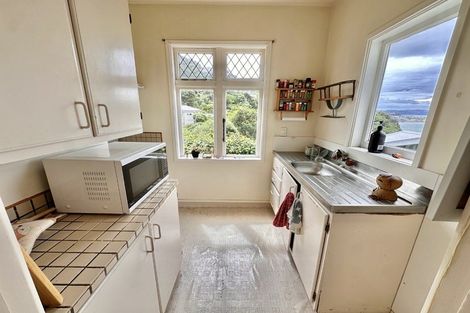 Photo of property in 9 Hungerford Road, Lyall Bay, Wellington, 6022