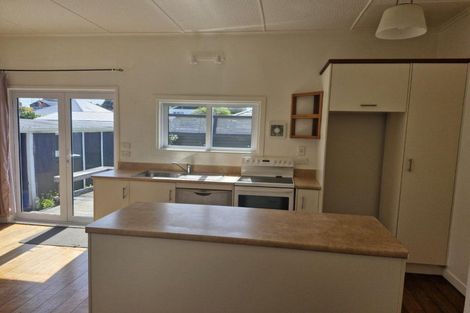 Photo of property in 33 Sackville Street, Fitzroy, New Plymouth, 4312
