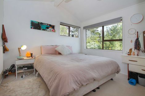 Photo of property in 2/39 Brunton Place, Glenfield, Auckland, 0629