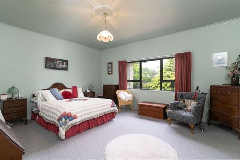 Photo of property in 1 Oak View Place, Greytown, 5712