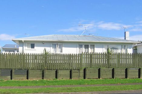 Photo of property in 2 Christmas Road, Manurewa, Auckland, 2102