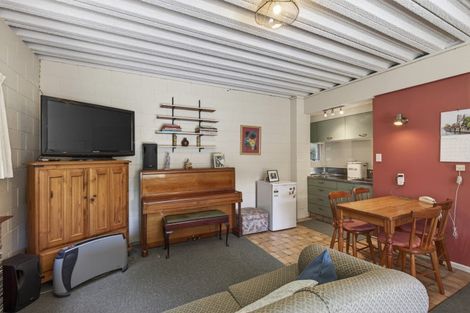 Photo of property in 6a Leatham Avenue, Strandon, New Plymouth, 4312