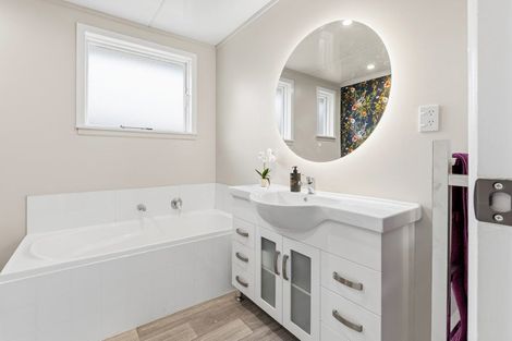 Photo of property in 30 Claymore Street, Woolston, Christchurch, 8062