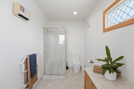 Photo of property in 6 Ridge Lane, New Plymouth, 4310