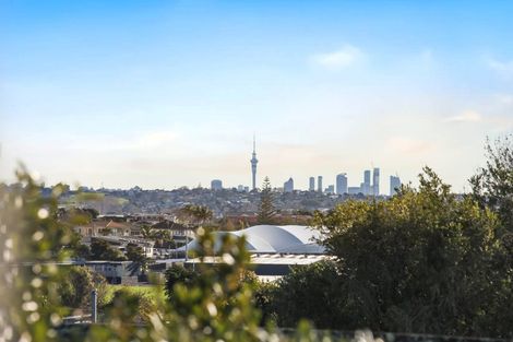 Photo of property in 150 Bleakhouse Road, Mellons Bay, Auckland, 2014