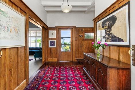 Photo of property in 60 Milton Road, Bluff Hill, Napier, 4110