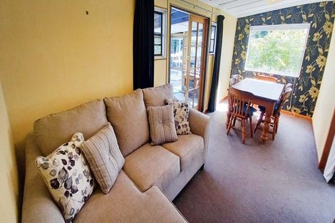 Photo of property in 33 Clifden Highway, Tuatapere, 9620