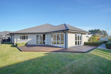 Photo of property in 5 Corsican Grove, Parklands, Christchurch, 8083