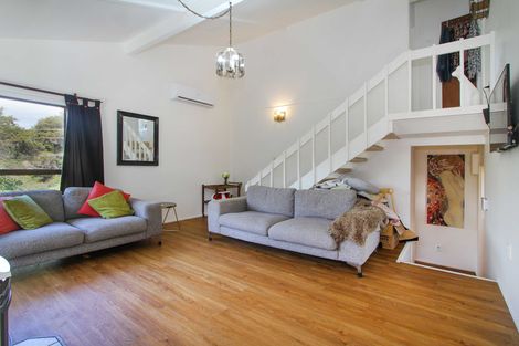 Photo of property in 2/39 Brunton Place, Glenfield, Auckland, 0629