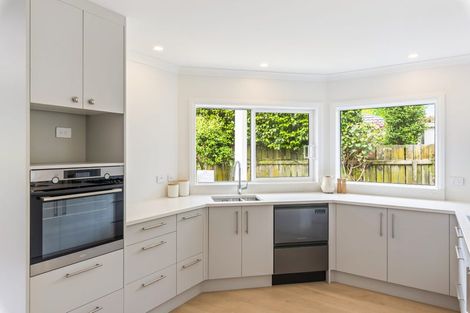 Photo of property in 13 Runanga Grove, Waikanae, 5036