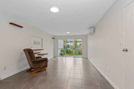 Photo of property in 4/324 Ferry Road, Waltham, Christchurch, 8011