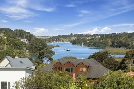 Photo of property in 15 Matheson Road, Red Beach, 0932